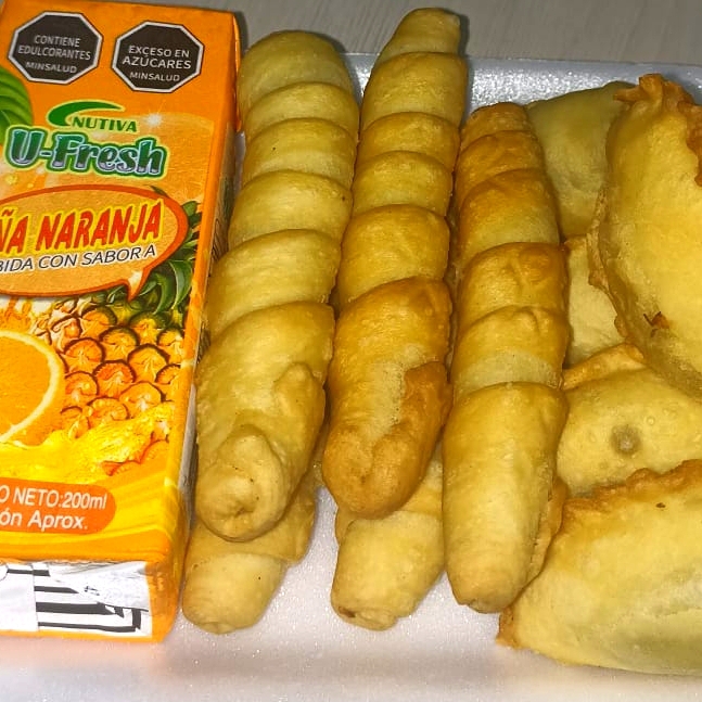 10 Mini Deditos + 10 Mini Empanadas + 2 Juguito