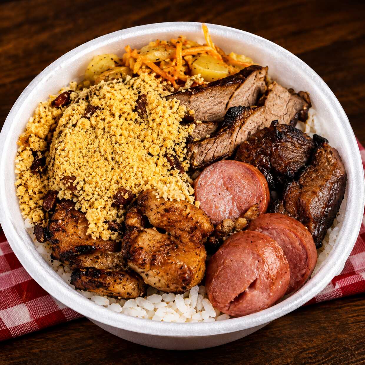🔥🍱 MARMITA DE CHURRASCO MISTO 🔥
Aquela refeição completa, caprichada e cheia de sabor! 😋❤️
🥩 Churrasco misto: lombo, linguiça e medalhão
🍚 Arroz • 🫘 Feijão • 🍝 Macarrão
🍌 Banana frita • 🌾 Farofa • 🥗 Salada
✨ Comida caseira, churrasco feito na hora e aquele tempero especial que dá vontade de repetir! 🤤