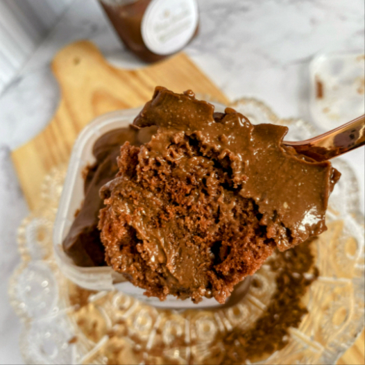 Bolo de chocolate com recheio de brigadeiro cremoso