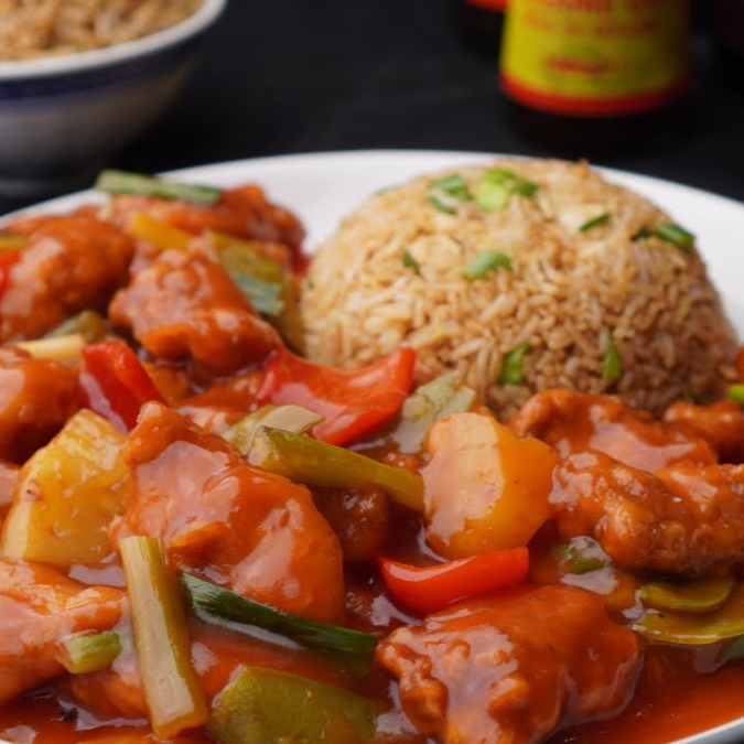 Pollo con Piña y Arroz Chaufa Dulce