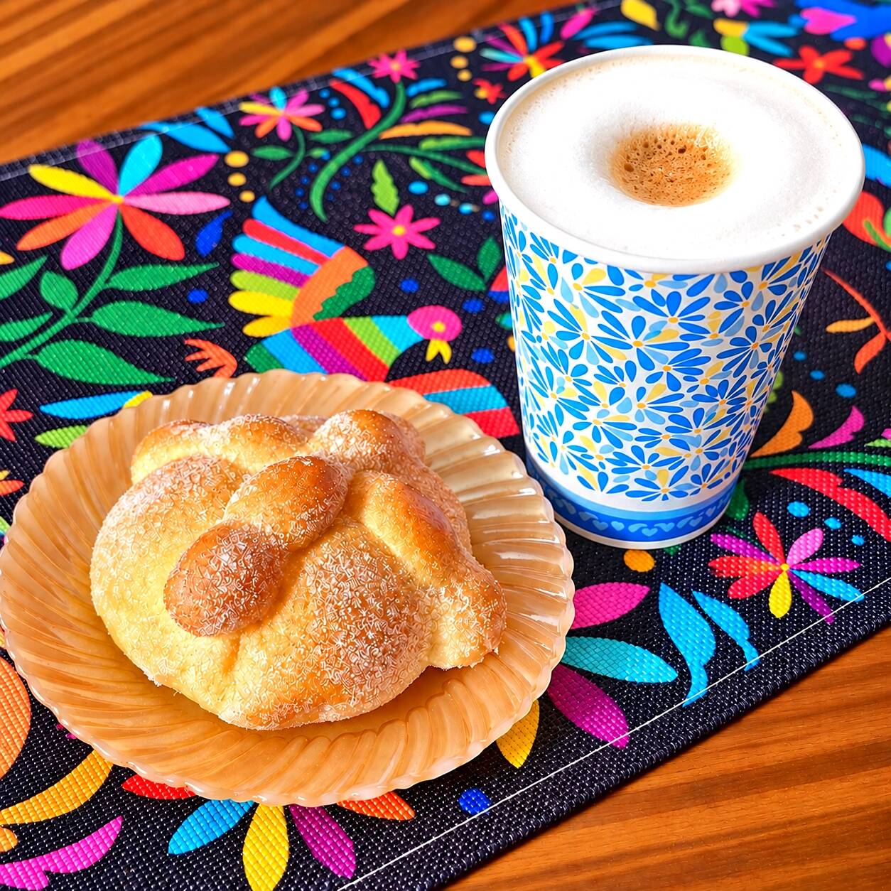 Cappuccino + Mini Pan de Muerto