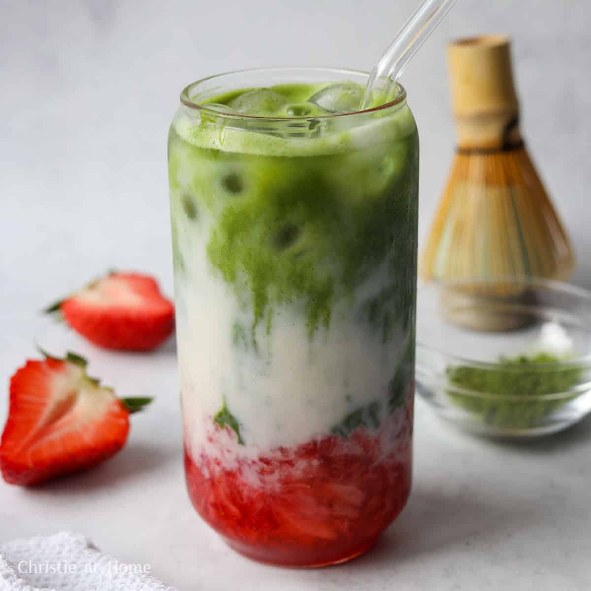 Strawberry Matcha (16 oz)