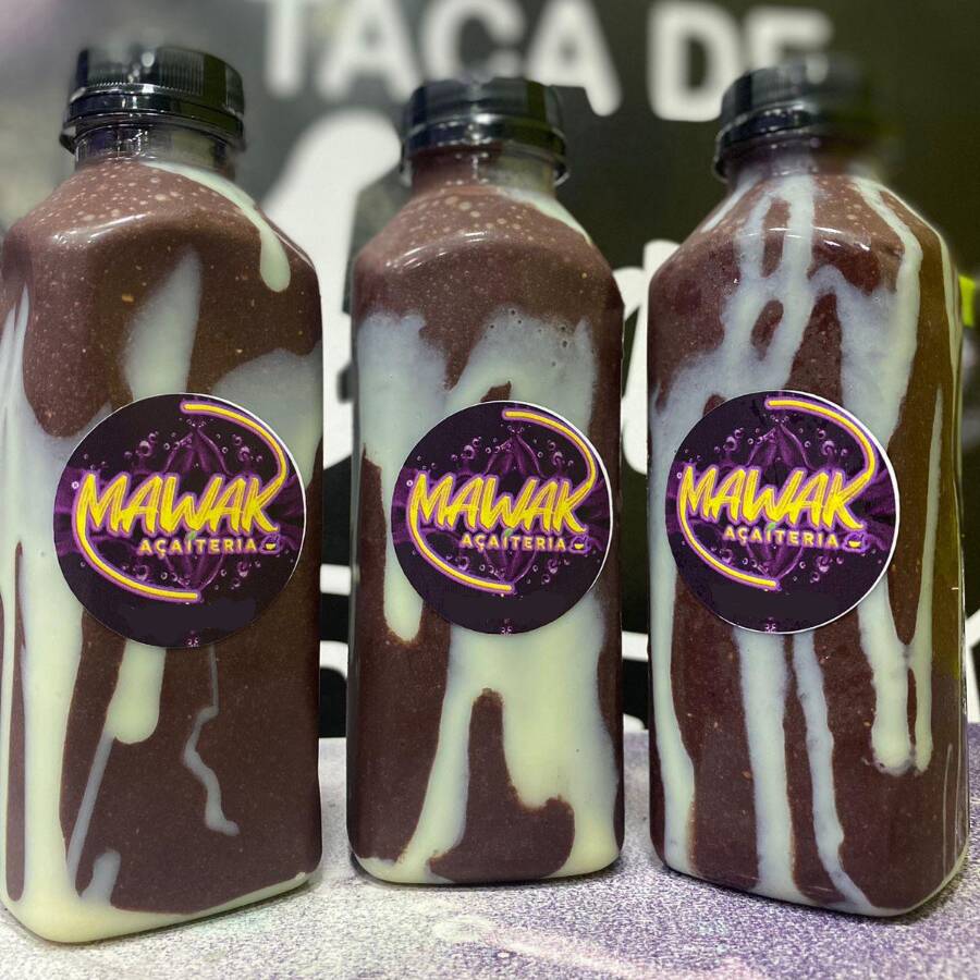 O verdadeiro açaí da Amazônia, batido na hora pra manter a cremosidade e o sabor autêntico da floresta. Gelado, refrescante e cheio de energia, é perfeito pra levar pra onde quiser e saborear a qualquer momento.