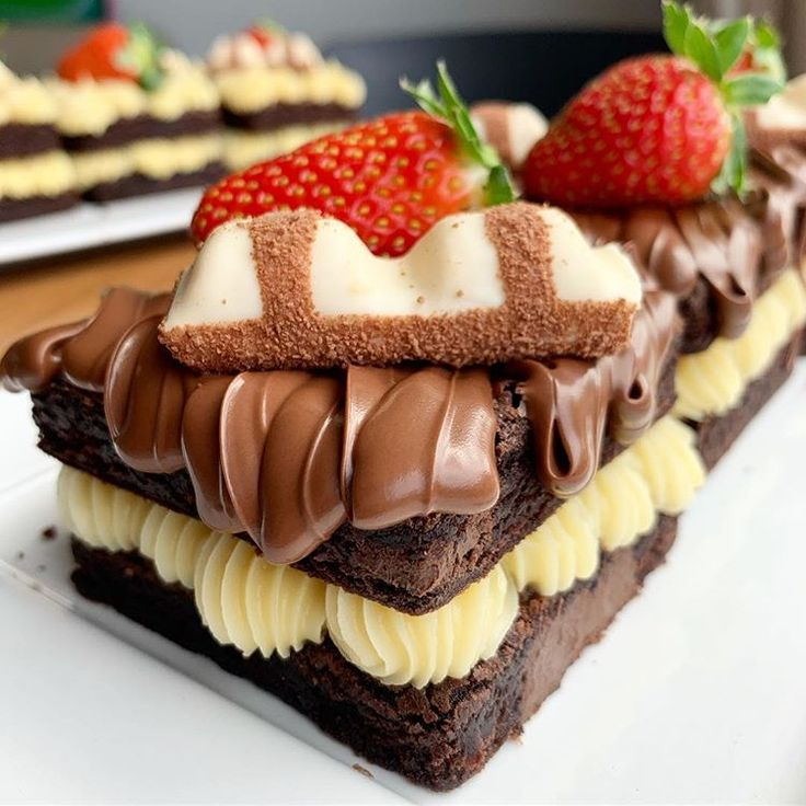 Creme de Ninho e Nutella com kinder Bueno e morangos, Uma combinação cremosa, equilibrada e irresistível. ✨
