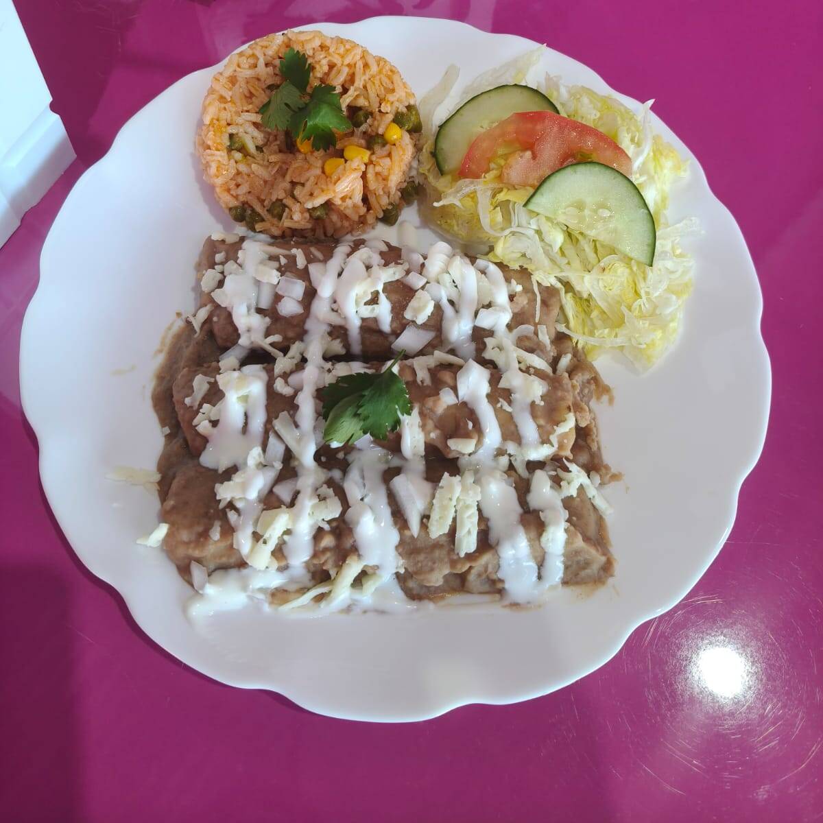 Enfrijoladas con Queso y Crema