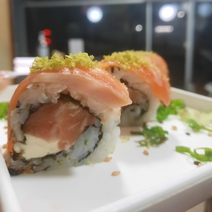 Arroz invertido, cream cheese, salmão e lemon pepper