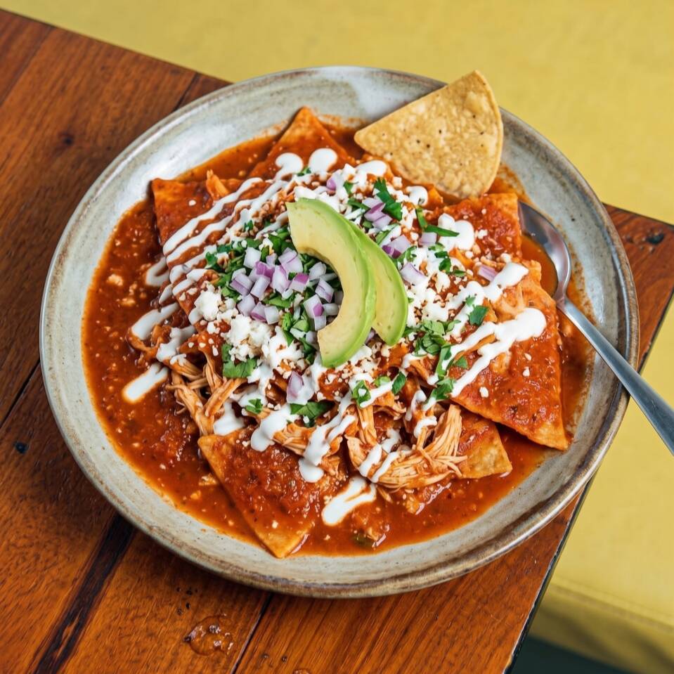 Chilaquiles Rojos con Pollo