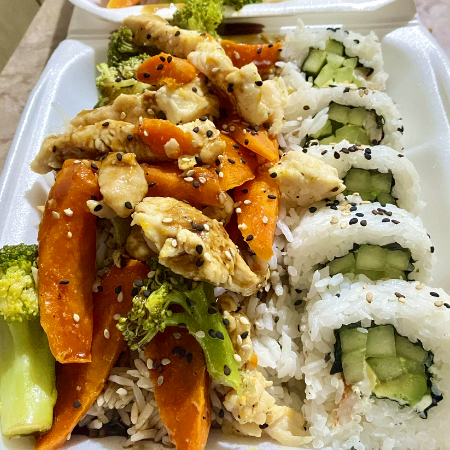 Medio Teriyaki Pollo + Medio California Camarón.