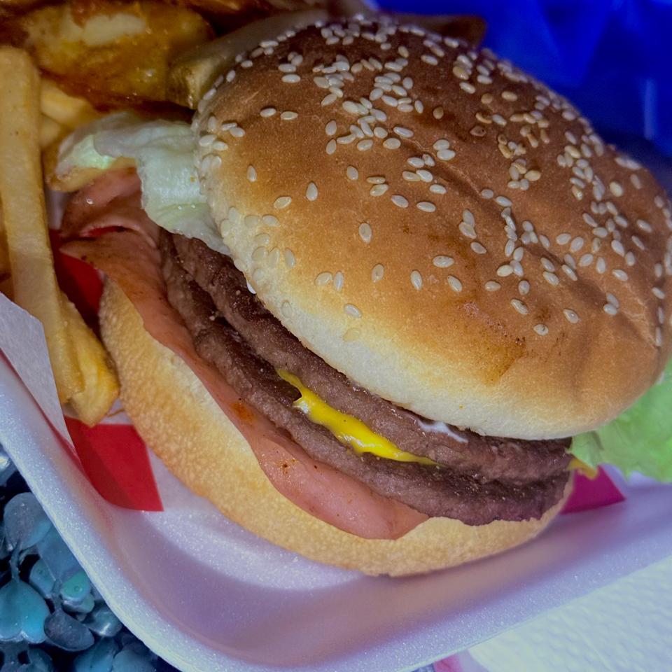 Hamburguesa Doble de Res Papas Refresco