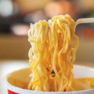 Sopa instantánea sabor birria.