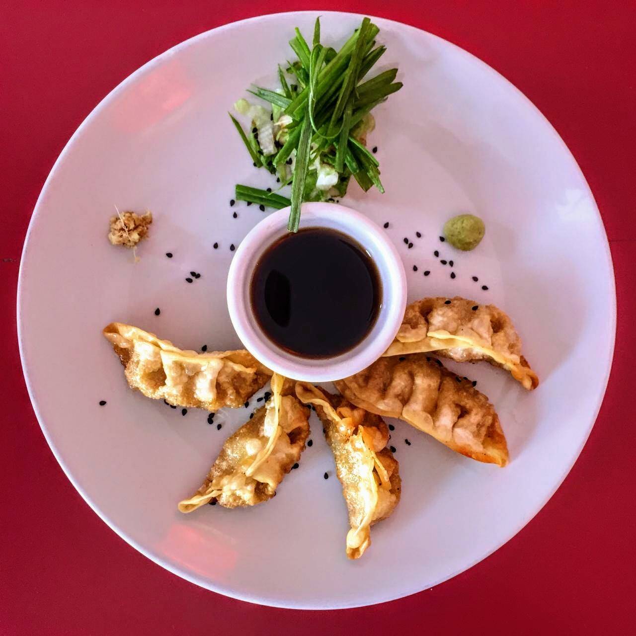 Agyosas Empanadas de Puerco con Ensalada y Limon 5
