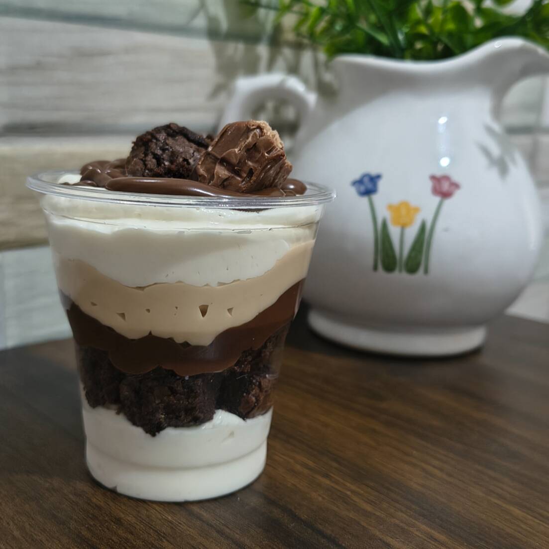 Mousse de Ninho + Brownie + Nutella + Creme de Kinder Finalizado com Bombom de Bueno
