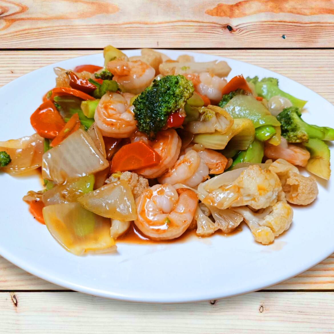 29. Camarones con Vegetales en Salsa China