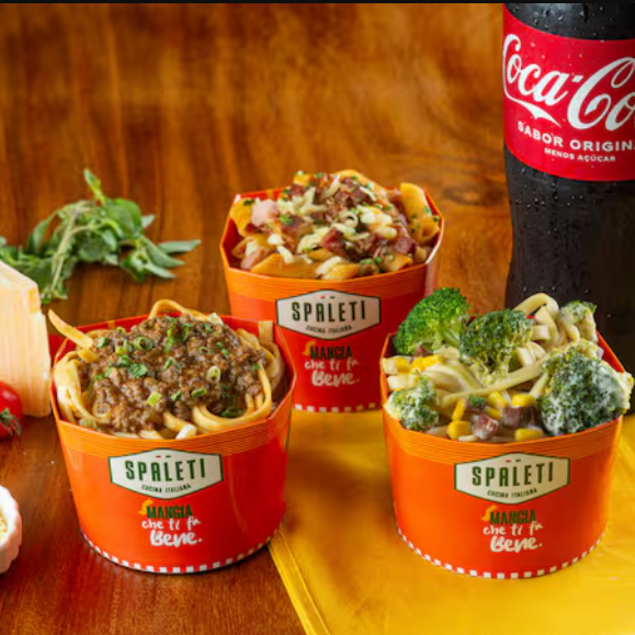 Economize aqui! Escolha 3 opções do seu Spaleti preferido e leve uma Coca-Cola Grande. Compartilhe com a galera e aproveite esse descontão!