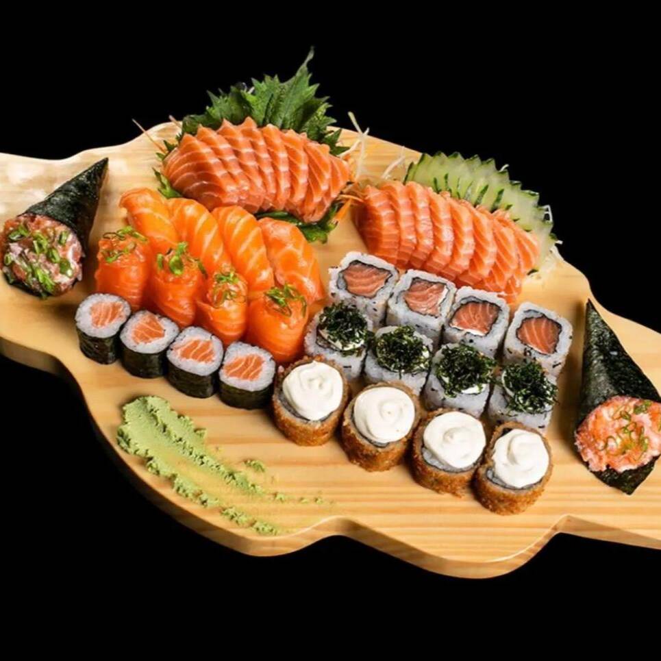 2 temaki de salmao
12 sashimi de salmão
4 niguiri de salmão
4 djou de salmão
4 uramaki de salmão
4 uramaki skin couve
4 shakemaki