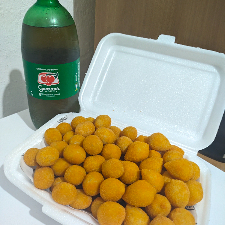 50 Salgados misto e guaraná antártica 1L