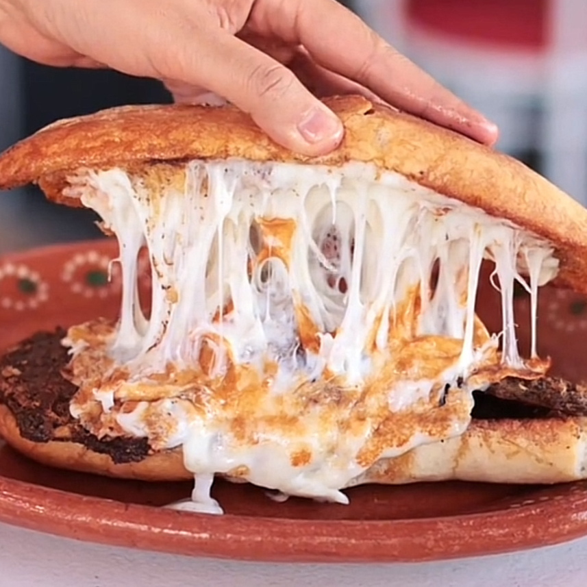 Lonche de Barbacoa con Queso