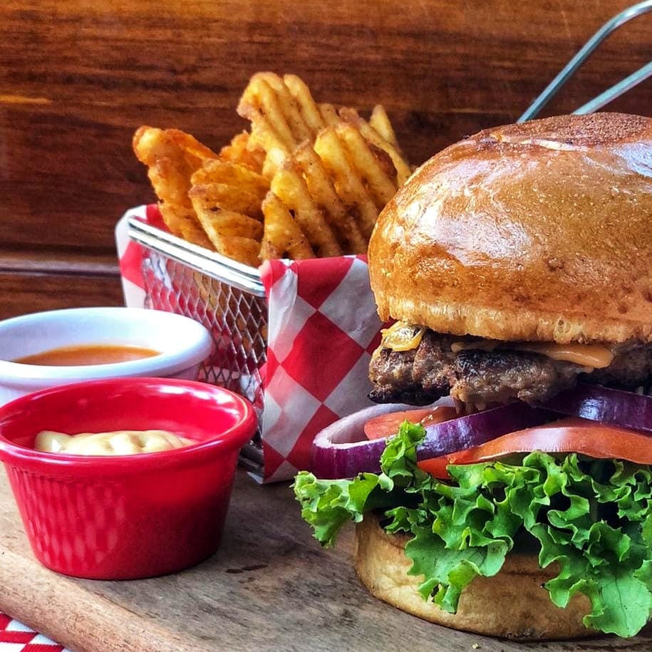 Chesseburger Incluye Papas