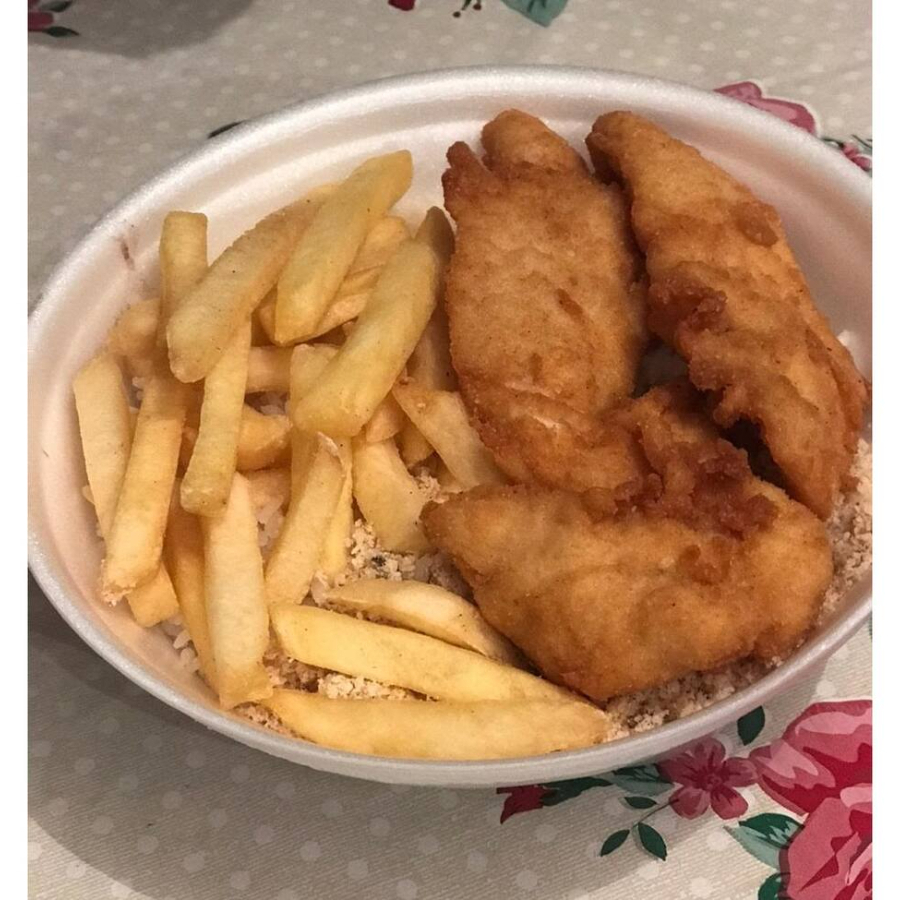 ( Obs: Nossas refeições não acompanham batata frita a não ser que seja pago o adicional).Filé de frango empanado e frito até ficar douradinho e crocante. Acompanha arroz branco soltinho, feijão bem temperado e farofa crocante. Um clássico cheio de sabor e com aquele gostinho de comida caseira!