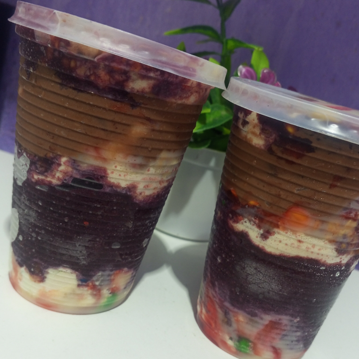 Açaí 2x 400ml , leite em pó,farinha de Medoin,uva, creme de avela,leite condensado