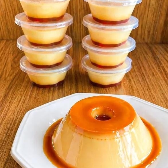 Pudim super cremoso de leite condensado com calda perfeita de caramelo.