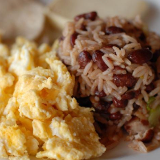 Gallo Pinto con Huevo