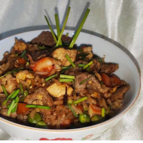 Arroz Yakimeshi más Pollo Philadelfia Tempura