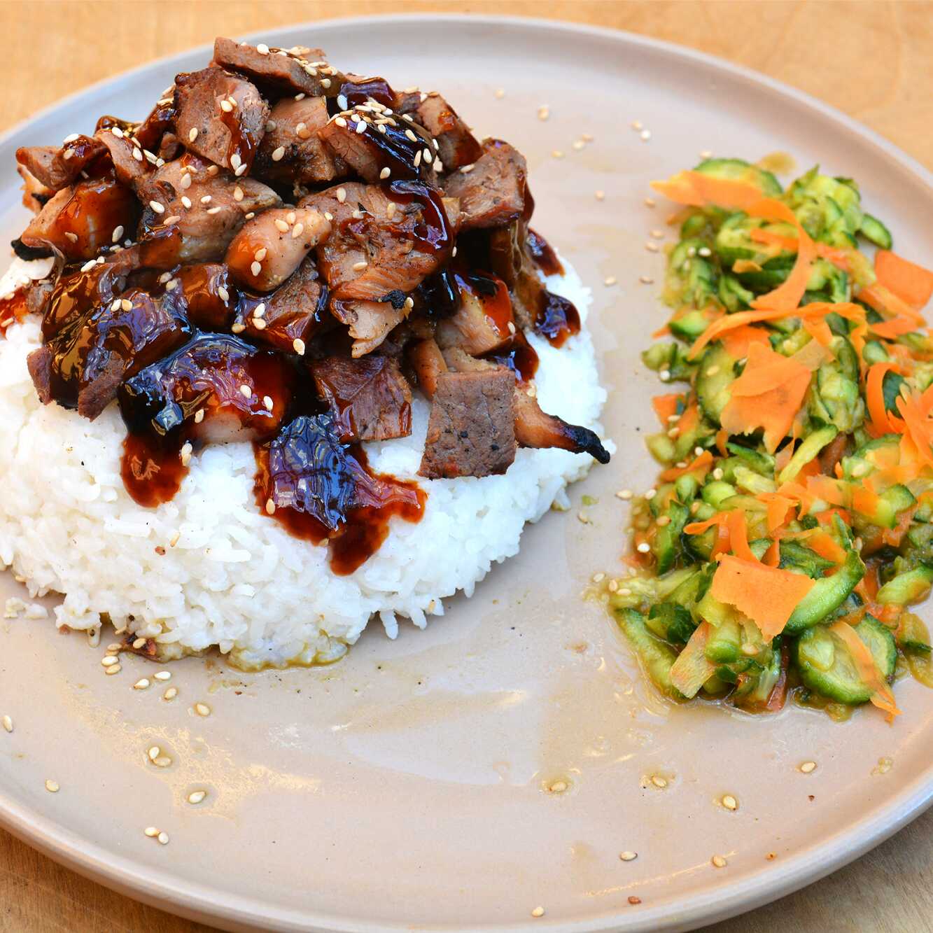 Teriyaky Mixto al Carbón con Ensalada