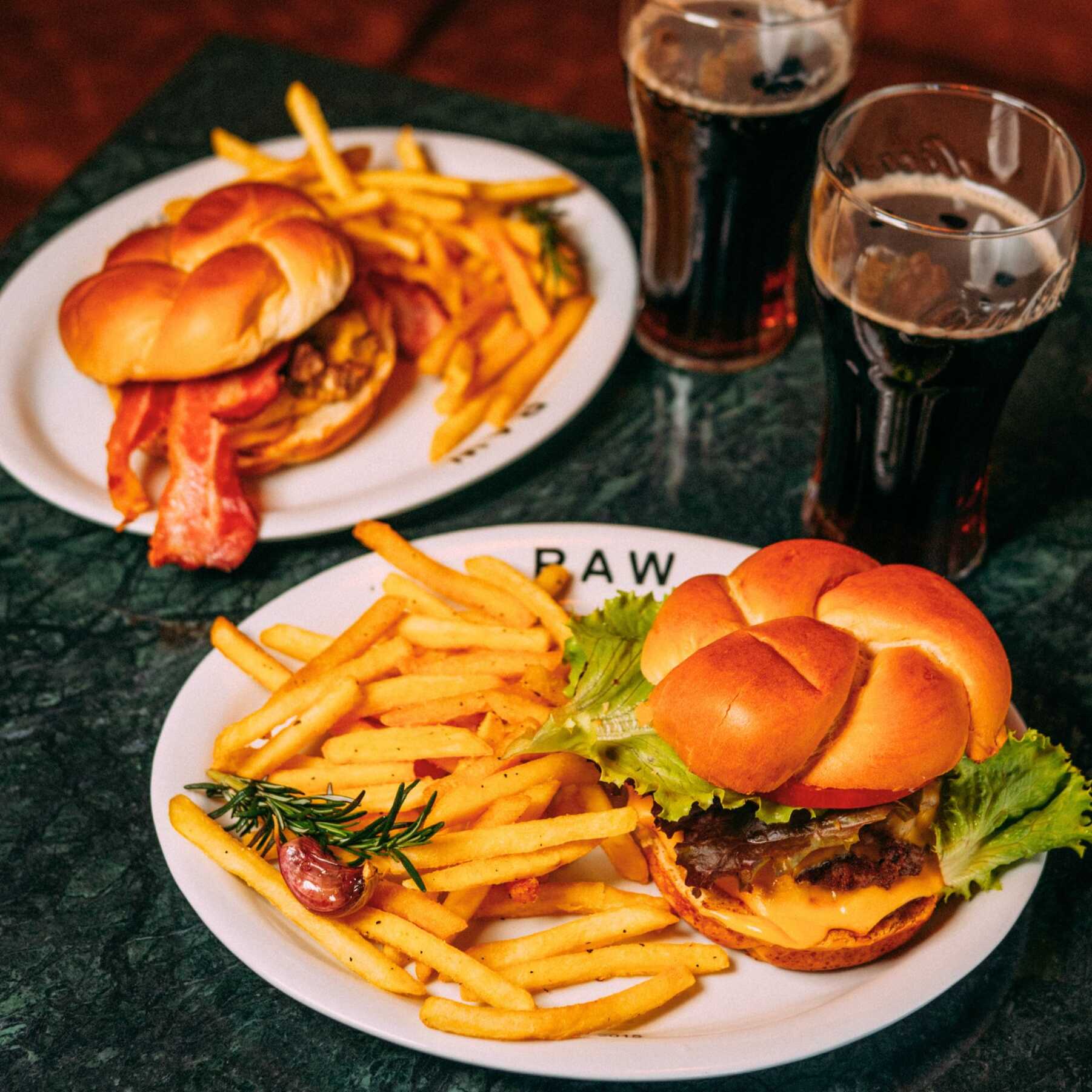 2 Burgers ou Chicken + 2 French Fries Individual