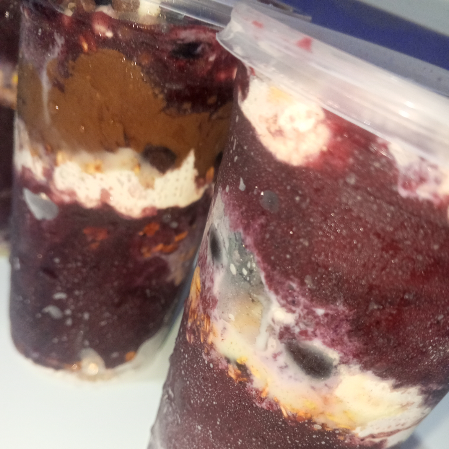 Açaí 2x 400ml, Leite em po.,chocolbool,creme de avelã,leite condensado, cobertura Chocolate