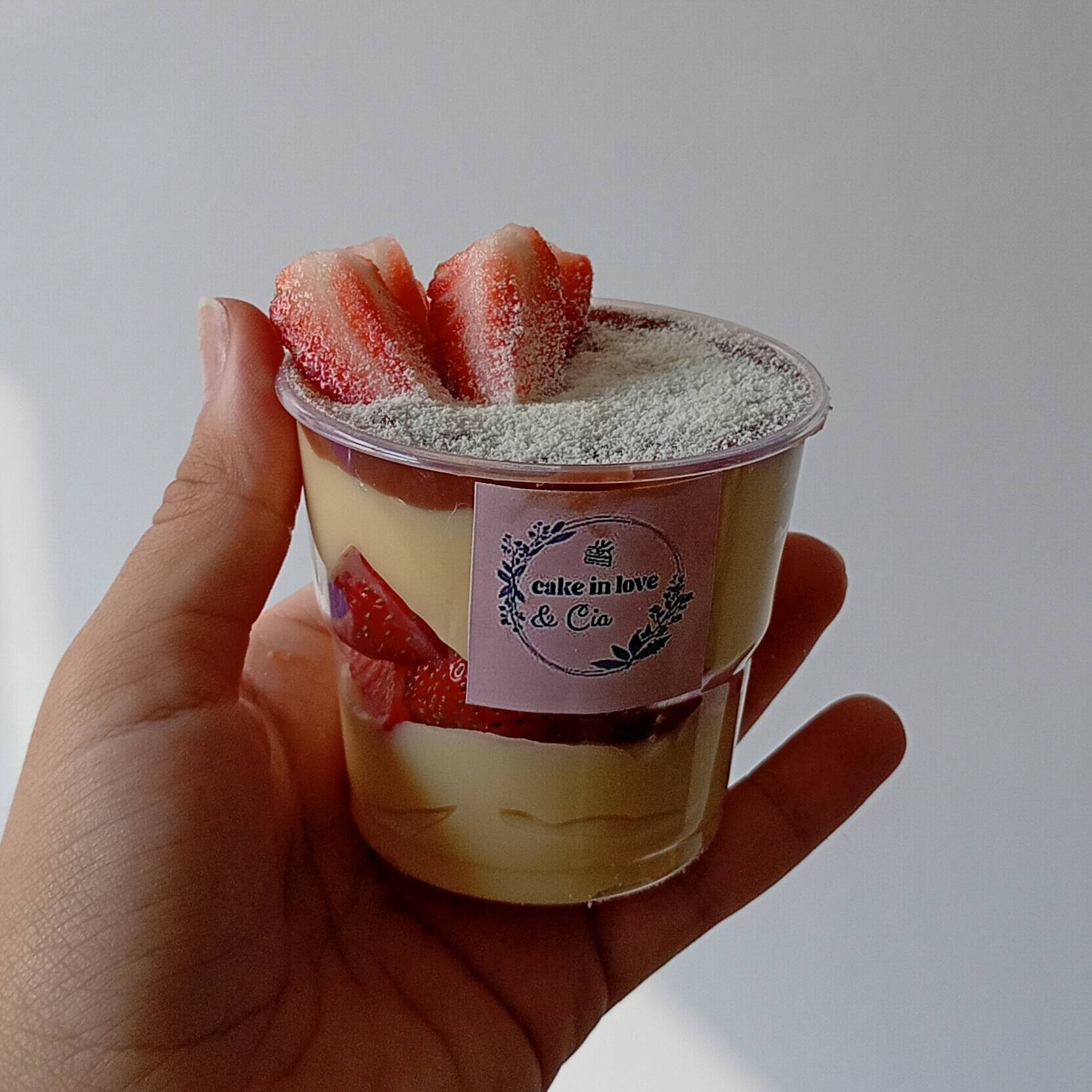 Creme de ninho com morangos e brigadeiro intenso