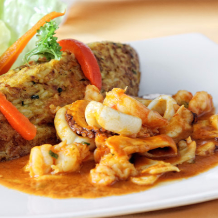 Tacu Tacu con Salsa de Mariscos