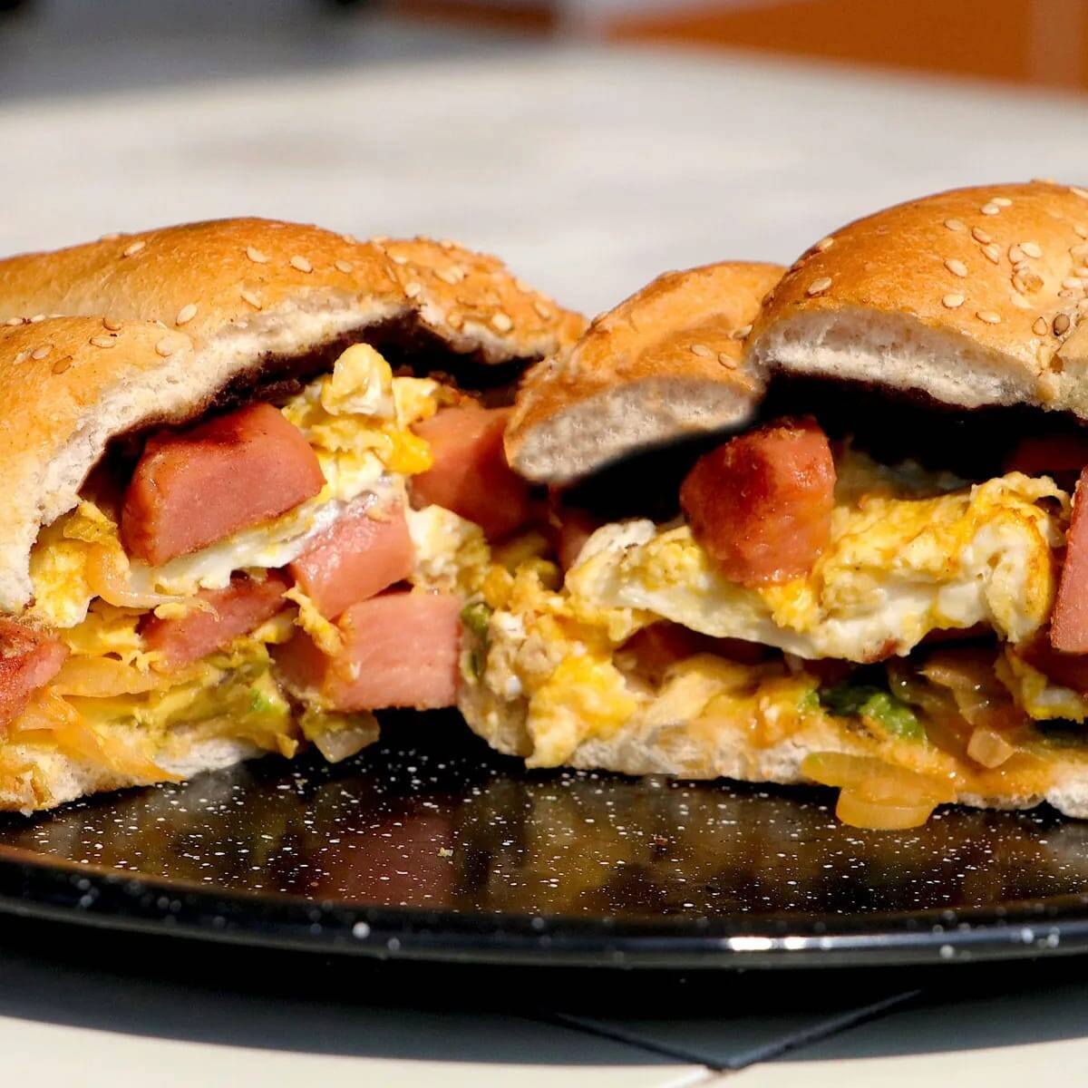 TORTA DE HUEVO CON SALCHICHA