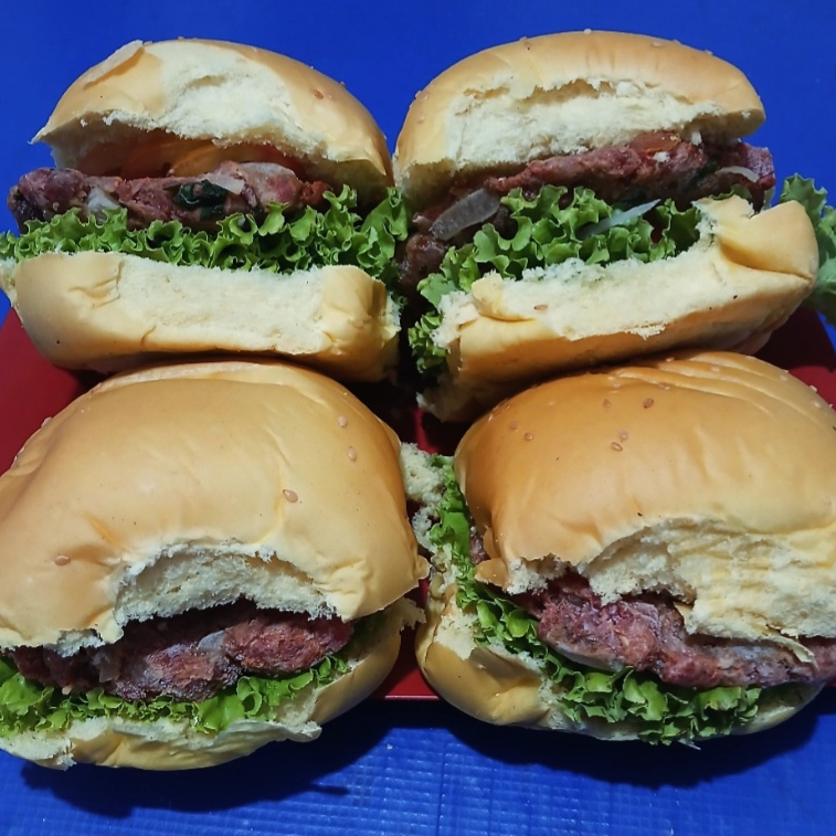 Salada + carne Caseria +maionese Caseria +ketchup