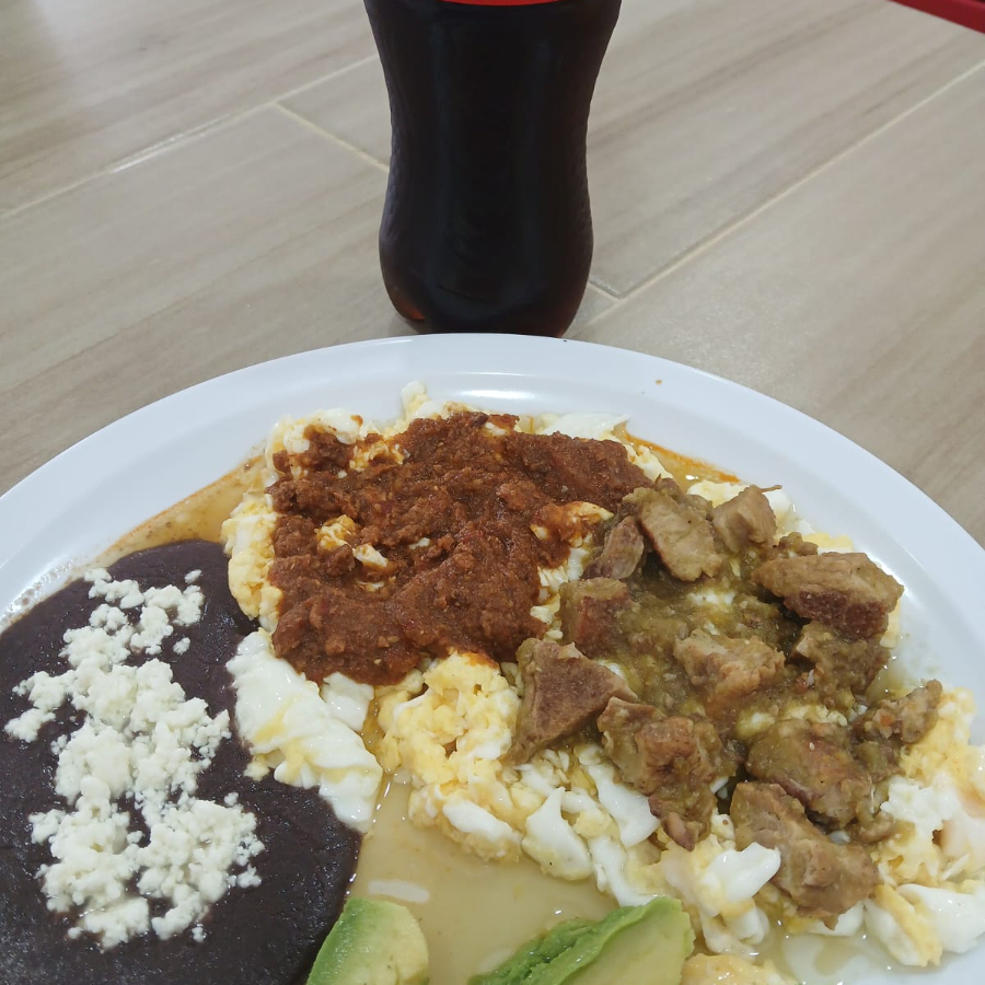 Huevos Capital de Chicharron en Salsa Verde