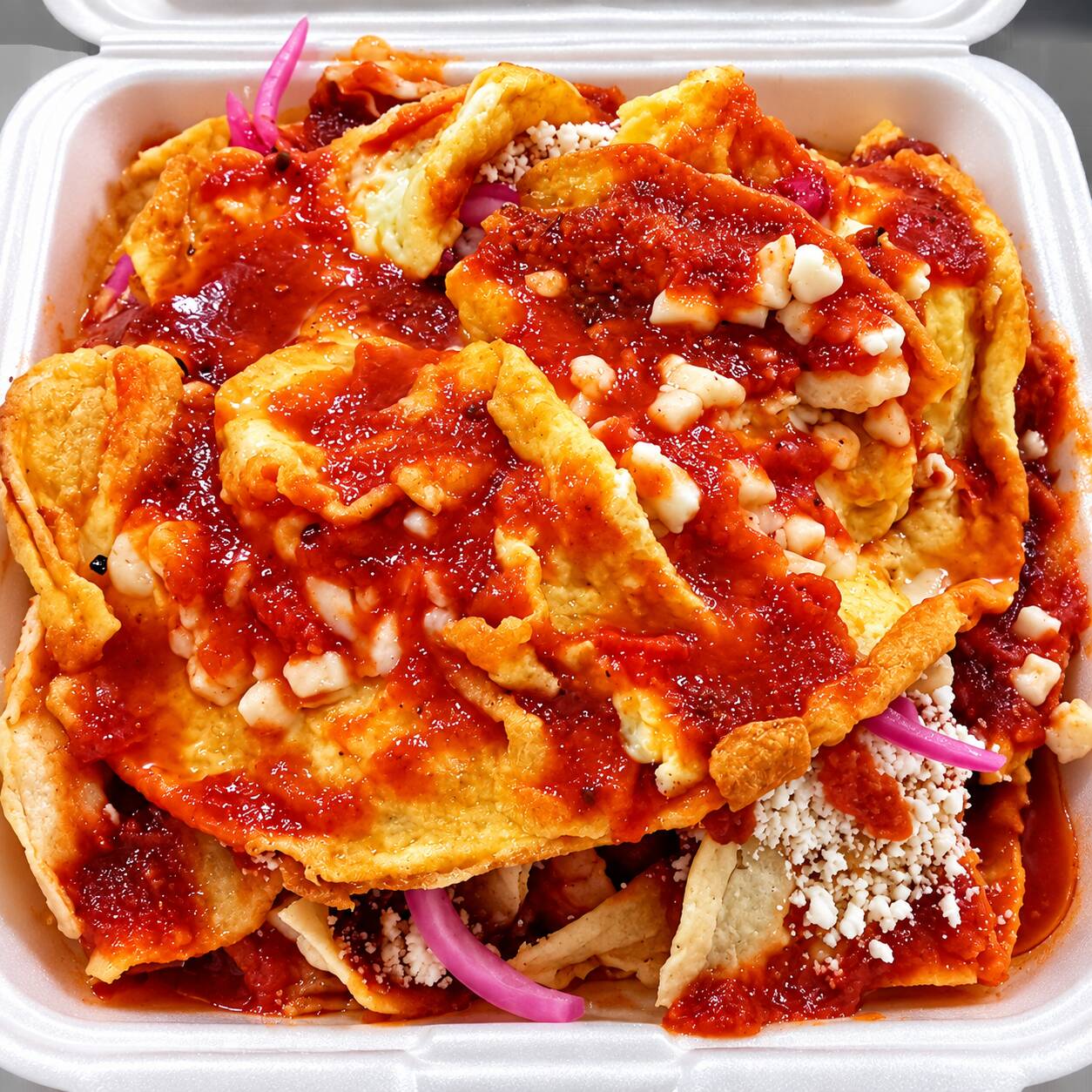 Chilaquiles de Huevo en Torta con Mozzarella