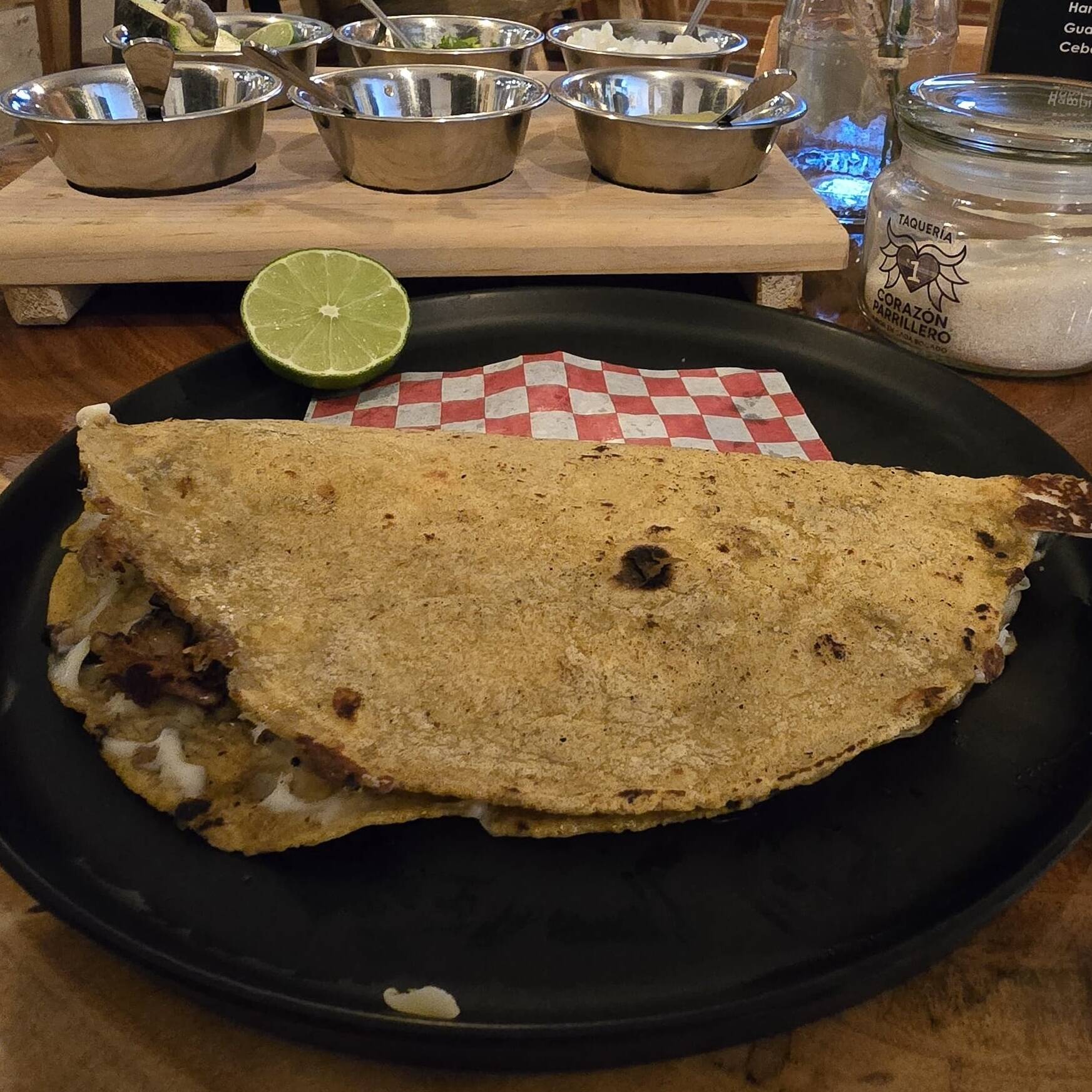 Combo 3 (Quesadillas, Torta y Agua)