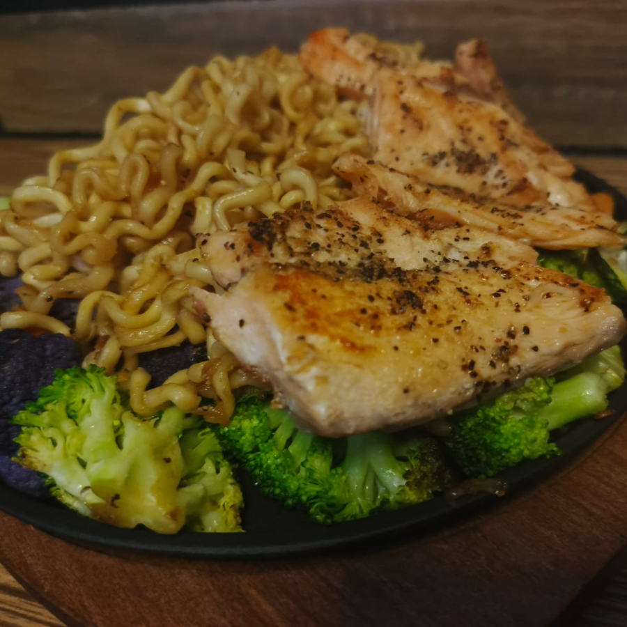 Yakisoba de salmón