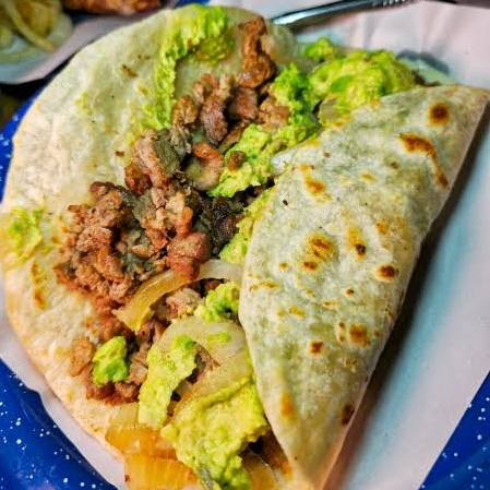 Burrito Mega Premium Bistec con Guacamole y Queso.