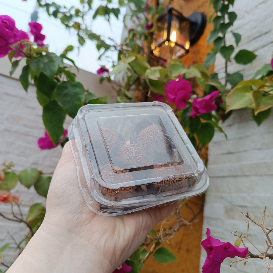 Caixa com 5 brigadeiros