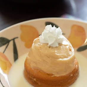 Bolo chifon molhado nas 3 leites, com Doce de leite produção propia, chantilly e farofa de pe de moleque