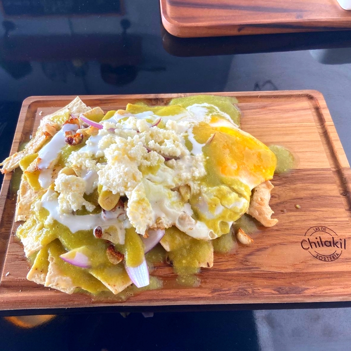 Ordén de Chilaquiles con Pollo + Huevo