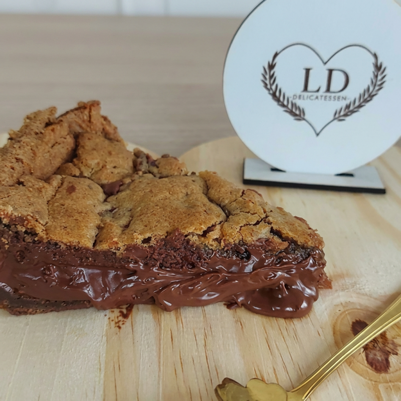 Deliciosamente preparado com uma Massa de Cookie, crocante por fora e macio por dentro, generosamente recheado com Nutella de verdade. . . . ###tags#### promoção promocao oferta desconto barato taxa gratis entrega grátis combo doce sobremesa bolo fatia brownie braune brauni browni nutela Nutella Ninho kitkat red velvet pistache geleia cenoura brigadeiro chocolate copo felicidade bombom cone trufado pai de mel pote pavê pudim cuscuz cookies tortas tortellete bolo vulcao vulcão salgado gourmet artesanal