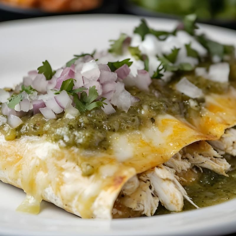 Milanesa Crujiente con Enchiladas de la Casa
