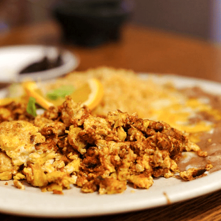 Huevos Revueltos con Chorizo