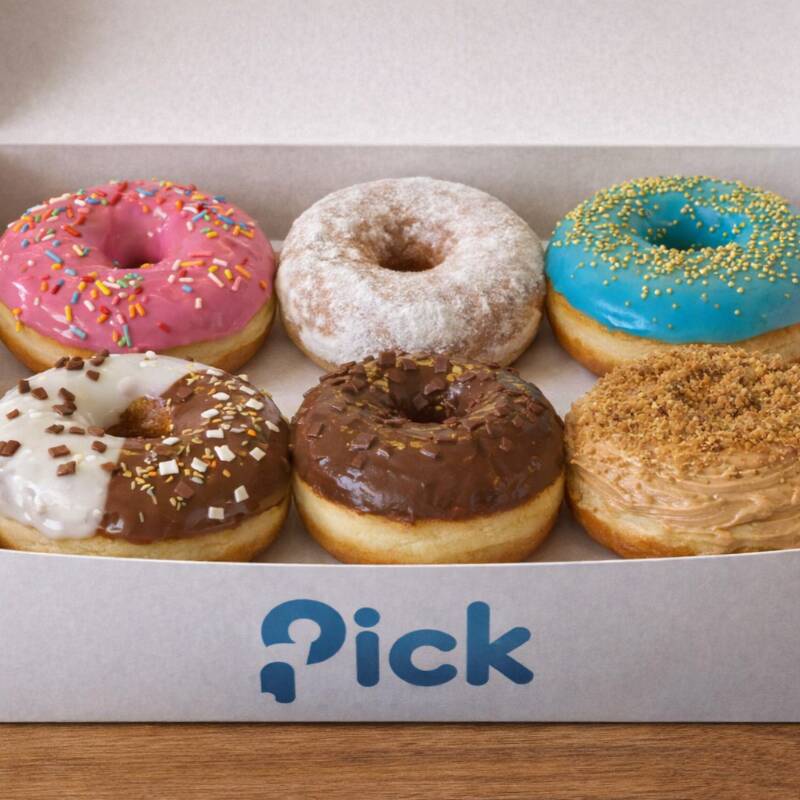 6 donuts sortidos, fresquinhos e cheios de sabor. A combinação do dia feita pra te surpreender.