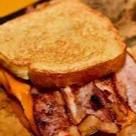 Pão de forma,queijo,presunto e bacon