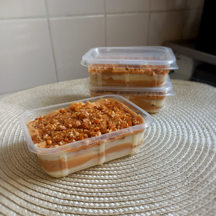 Pavê super cremoso com creme belga, doce de leite, biscoito maizena e finalizado com crocante de amendoim