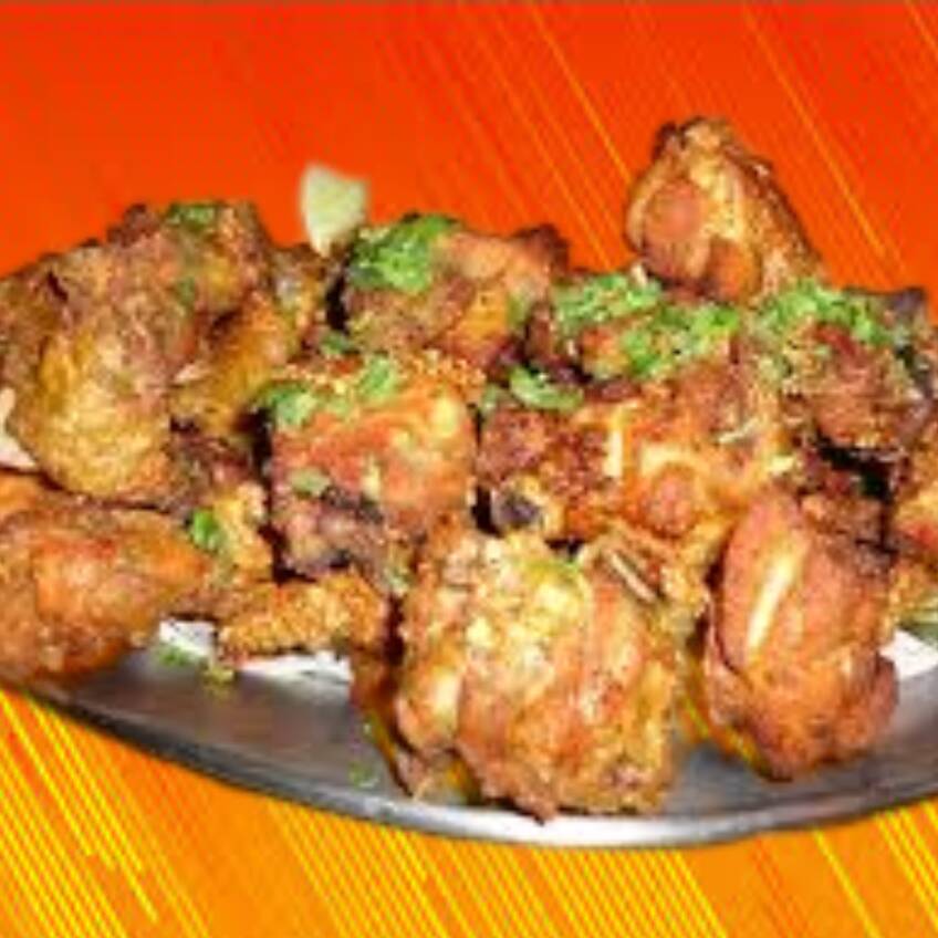 Porção de frango a passarinho bem temperado, crocante por fora e suculento por dentro. Feito na hora, com sabor marcante e ideal para compartilhar. Uma opção clássica e irresistível!