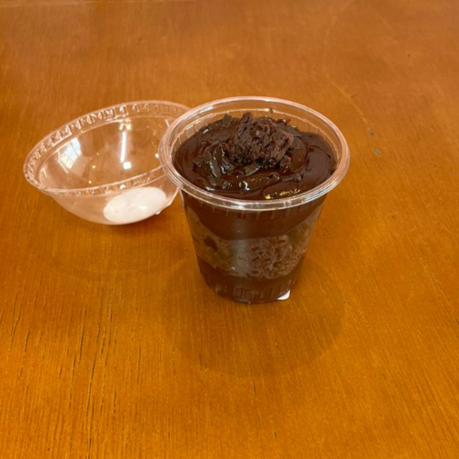 Copo com brownie e recheio de brigadeiro